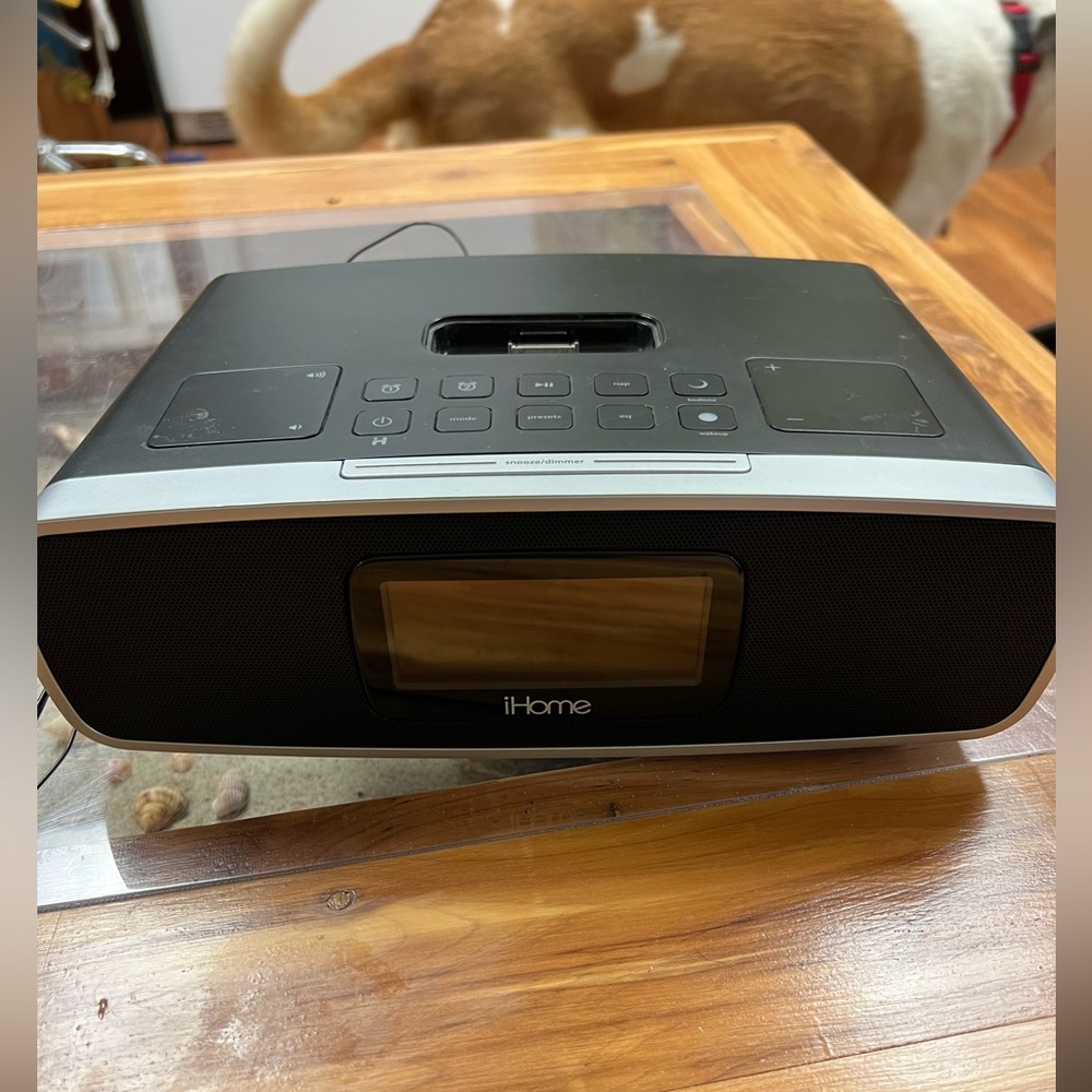 Ihome radio dock for older model iPhones. Can be used just as a clock radio.